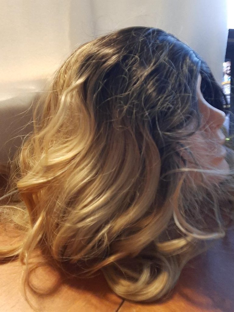 New ! Women Brown To Blonde Wavy 24 In Wig Dark Roots Fading To Light Ash Blonde — image 2 of 7